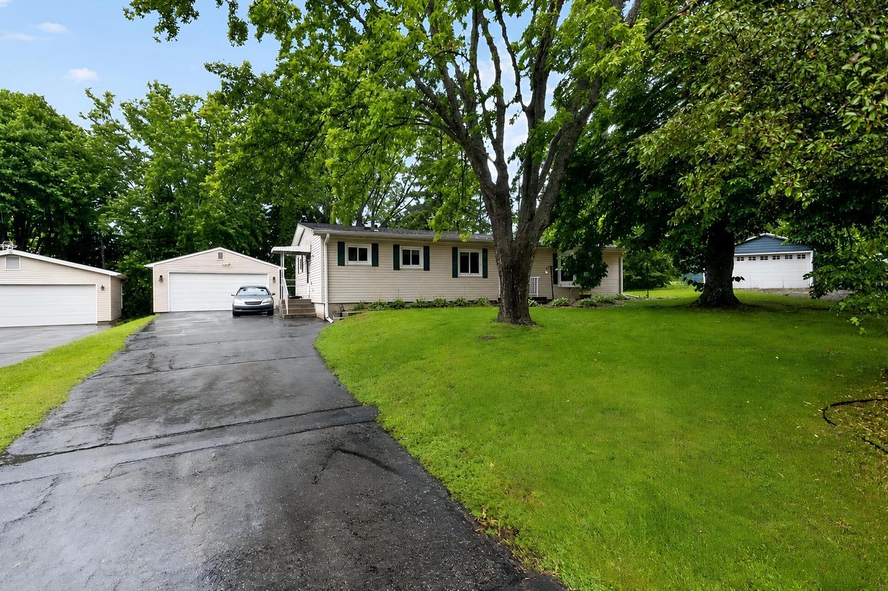 Photo 1 of 25 — 7033 Clover Court, Burlington, WI 53105