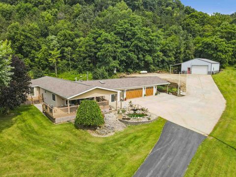 Photo of 2334 Longview Lane, Harpers Ferry, IA 52146 (MLS # 2019307)