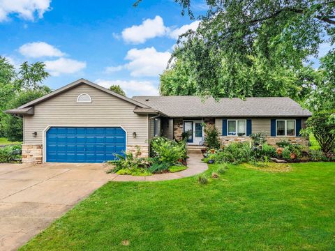 Photo of 516 Woodvale Drive, DeForest, WI 53532 (MLS # 2015598)