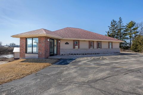 Photo of 915 E Mineral Street, Platteville, WI 53818 (MLS # 1995864)