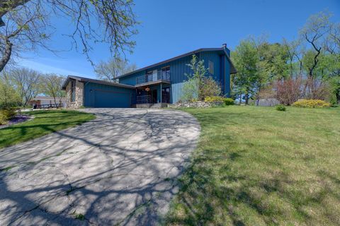 Photo of 2804 Dartmouth Drive, Janesville, WI 53548 (MLS # 2023735)