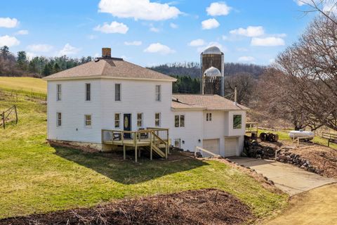 Photo of 3850 County Y Road, Dodgeville, WI 53533 (MLS # 2019994)