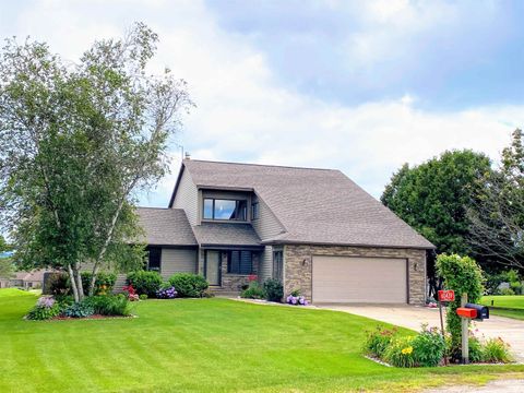 Photo of 60439 Fairway Court, Prairie Du Chien, WI 53821 (MLS # 2017117)