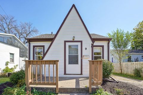 Photo of 9 N Fair Oaks Avenue, Madison, WI 53714 (MLS # 2009794)