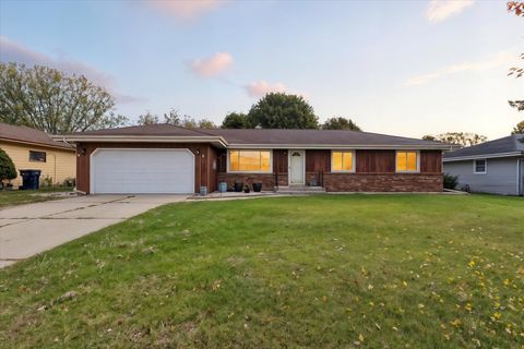Photo of 1002 Somerset Drive, Janesville, WI 53546 (MLS # 2011531)
