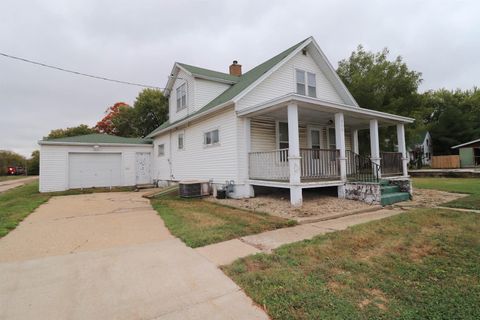 Photo of 255 E Memorial Drive, Janesville, WI 53545 (MLS # 2010804)