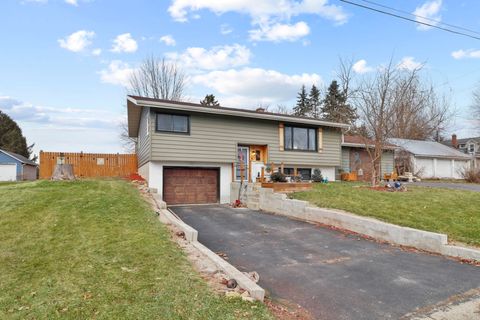 Photo of 227 PARKVIEW Lane, Marshall, WI 53559 (MLS # 2014343)