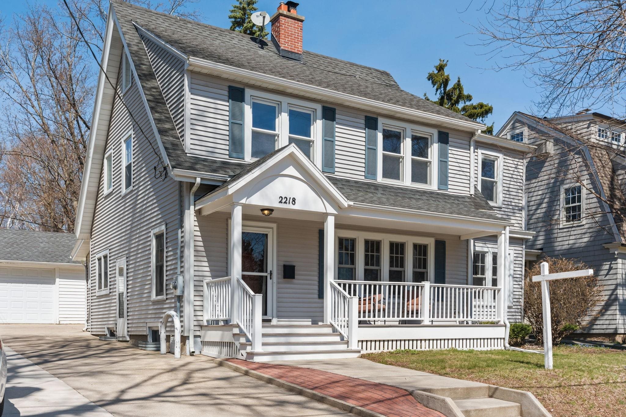 2218 Hillington Green