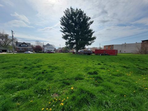 Photo of 115 N Center Street, Orfordville, WI 53576 (MLS # 1998551)