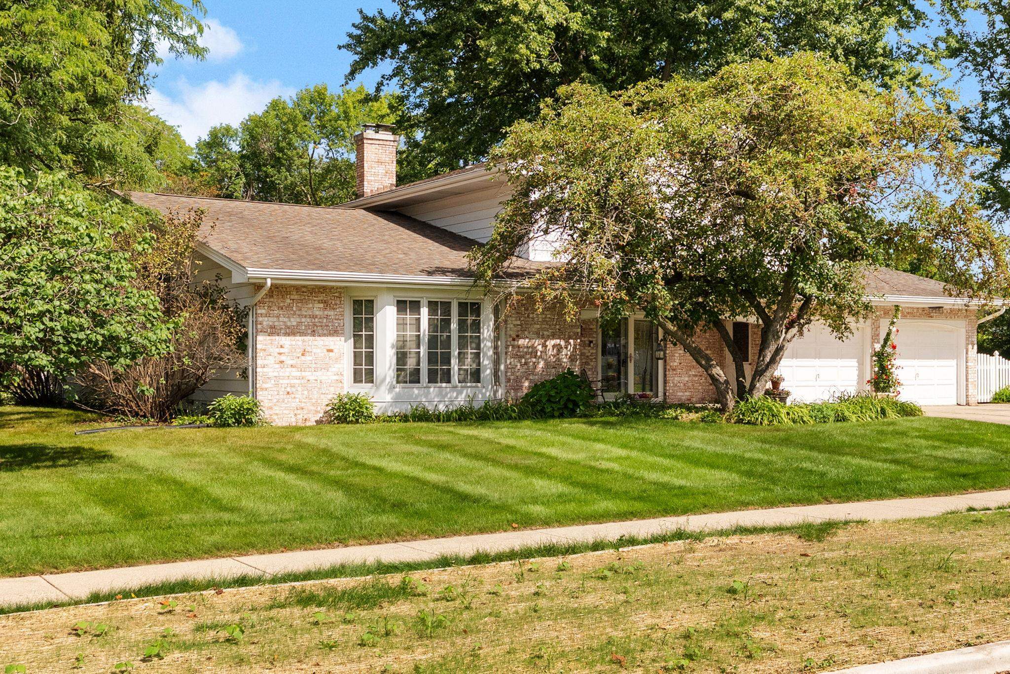 2105 Ruger Avenue - Photo 3