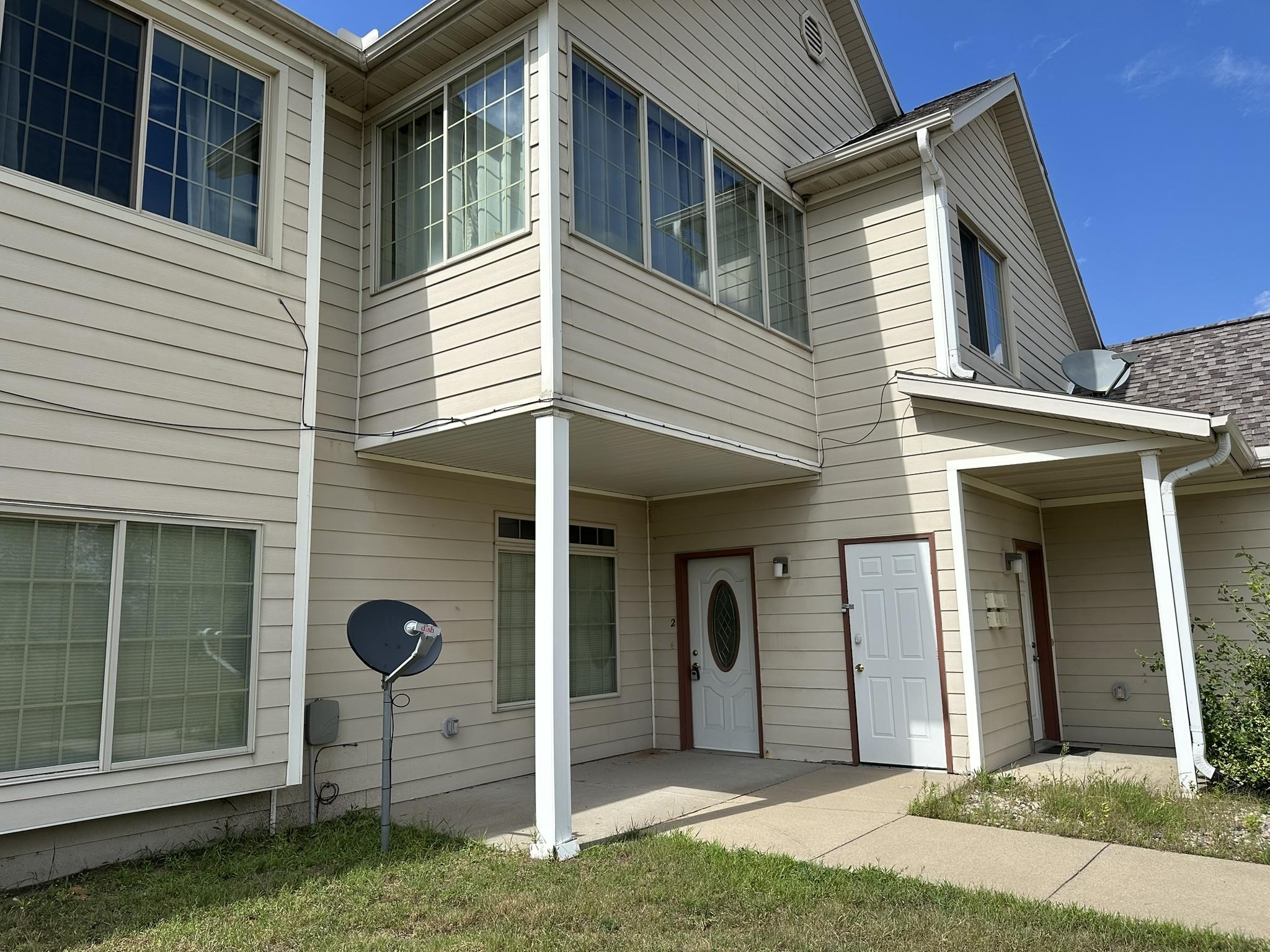 911 Herriot Drive 2