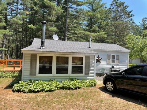 Photo of 932 10th Avenue, Hancock, WI 54943 (MLS # 2016016)