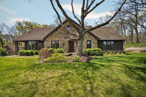 Photo of 4802 Country Meadows Road, Brooklyn, WI 53521 (MLS # 2022796)