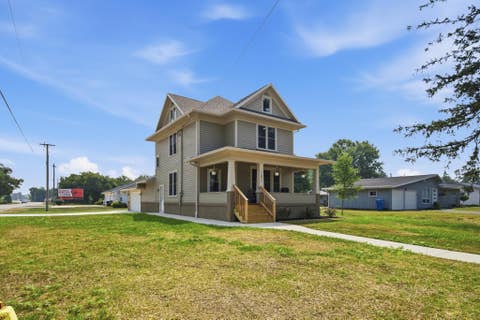 Photo of 102 E 3rd Avenue, Brodhead, WI 53520 (MLS # 2028460)