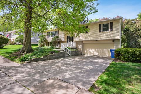 Photo of 1410 Shirley Street, Middleton, WI 53562 (MLS # 2023353)