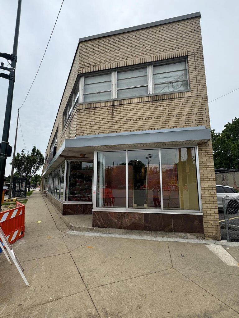 Photo 1 of 18 — 2528 E Washington Avenue, Madison, WI 53704