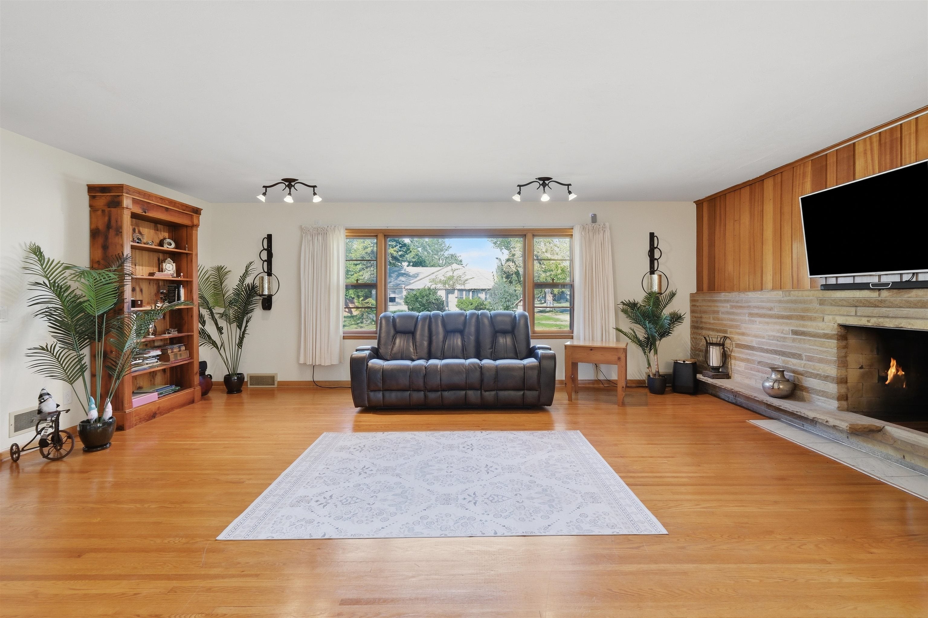 1248 E Memorial Drive