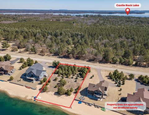 Photo of N7593 S Stone Gate Drive, New Lisbon, WI 53950 (MLS # 1996117)