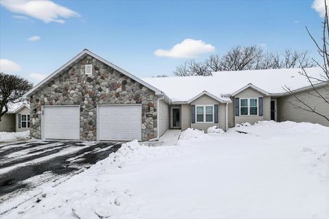 Photo of 185 N Musket Ridge Drive, Sun Prairie, WI 53590 (MLS # 2018757)