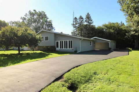Photo of 434 E Woodland Drive, Beloit, WI 53511 (MLS # 2033373)