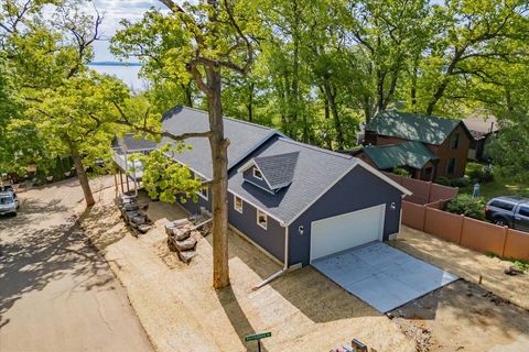Photo of 103 Lake Court, Edgerton, WI 53534 (MLS # 2000213)