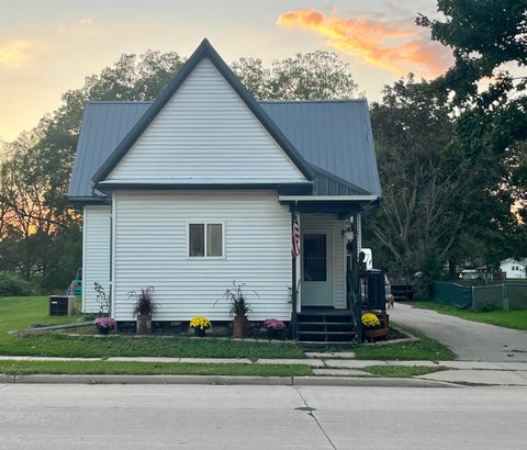 Photo of 1308 Elm Street, Boscobel, WI 53805 (MLS # 2034289)