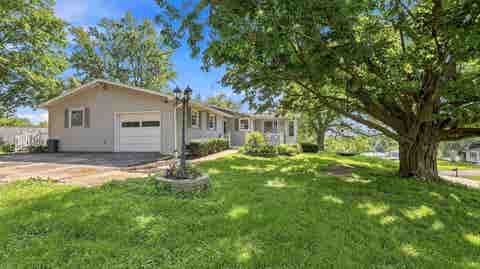 Photo of 1401 Fayette Road, Darlington, WI 53530 (MLS # 2031178)