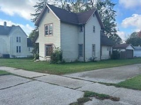 Photo of 439 N Chatham Street, Janesville, WI 53548 (MLS # 2010999)