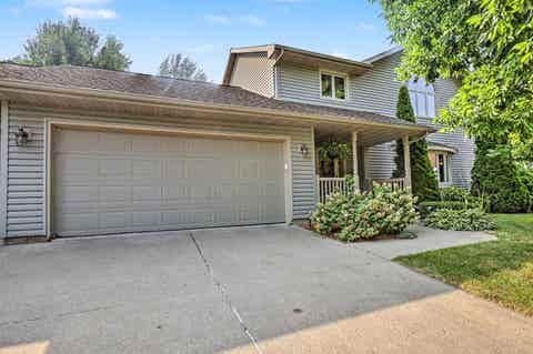 Photo of 2524 Carriedale Court, Fitchburg, WI 53711 (MLS # 2029331)