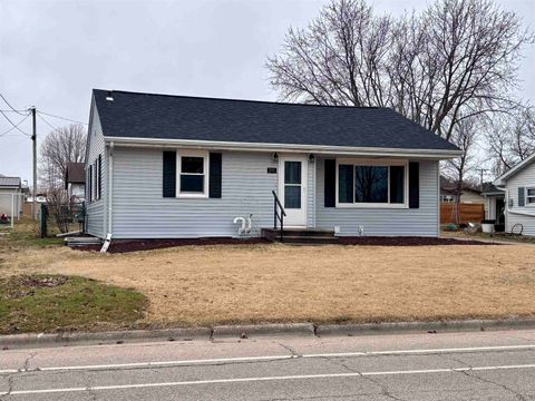 Photo of 245 Ridge Avenue, Platteville, WI 53818 (MLS # 2018340)