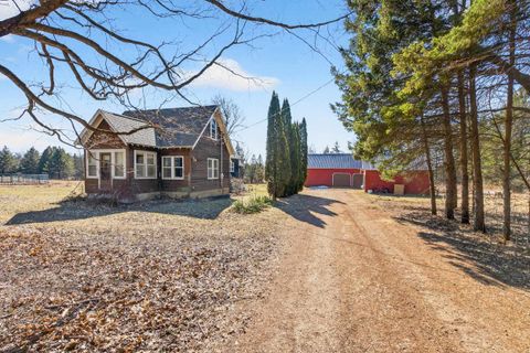 Photo of E5407 Haire Road, Weyauwega, WI 54983 (MLS # 2018601)