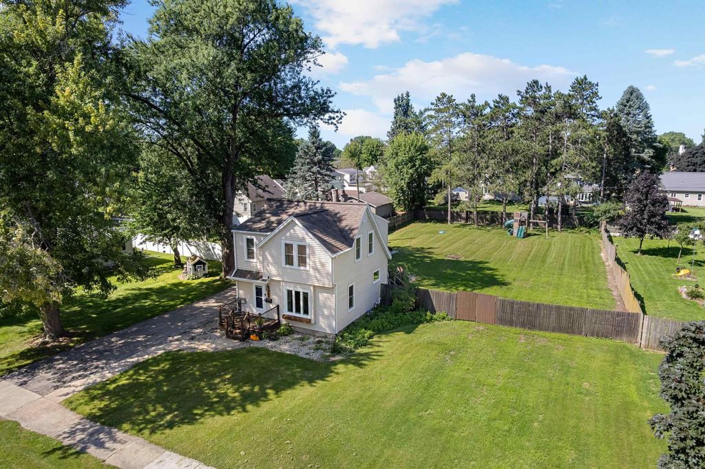 Photo for 708 MacArthur Drive, Beaver Dam, WI 53916 (MLS # 2007358)