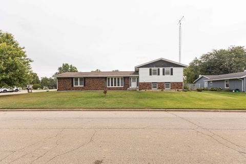 Photo of 612 School Street, Cuba City, WI 53807 (MLS # 2009318)