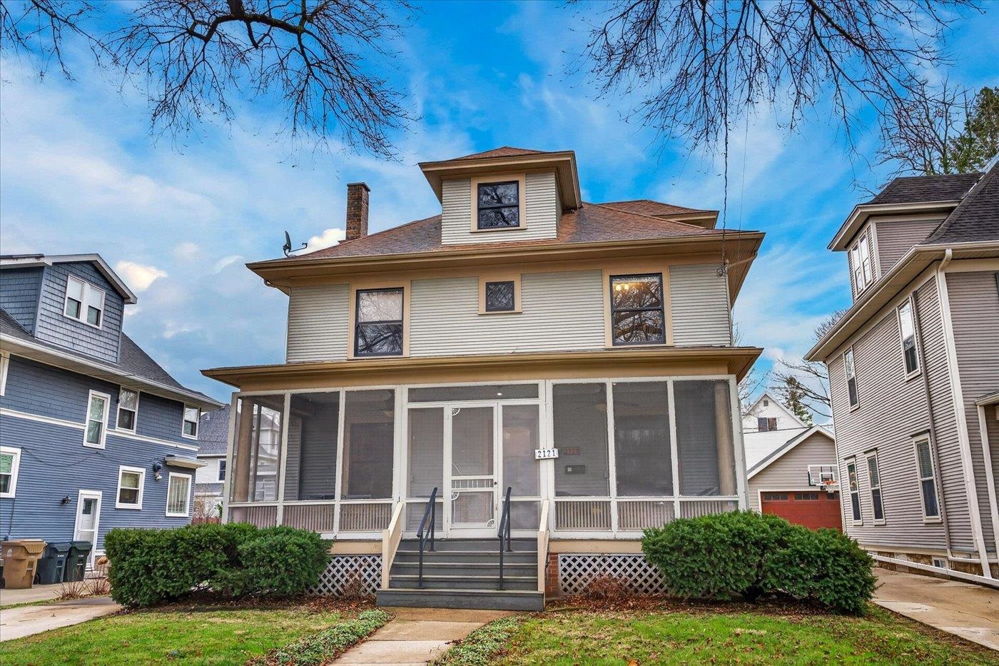 2121 West Lawn Avenue