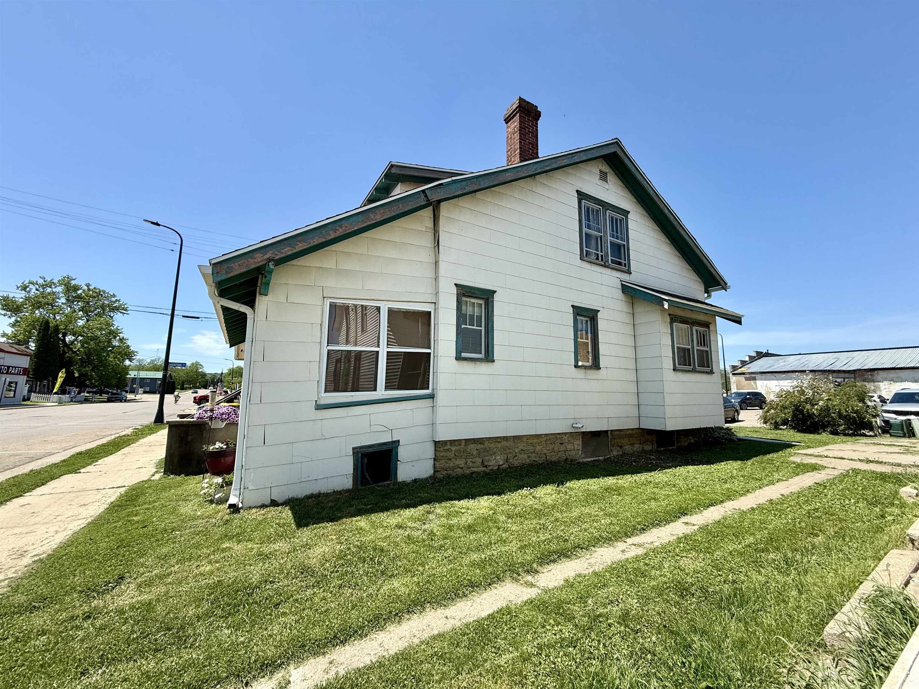 280 W Seminary Street