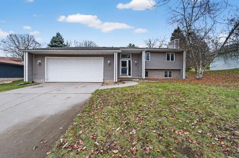 Photo of 107 Ravine Road, Mount Horeb, WI 53572 (MLS # 2013151)