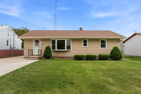 Photo of 418 Grant Street, Beaver Dam, WI 53916 (MLS # 2027757)