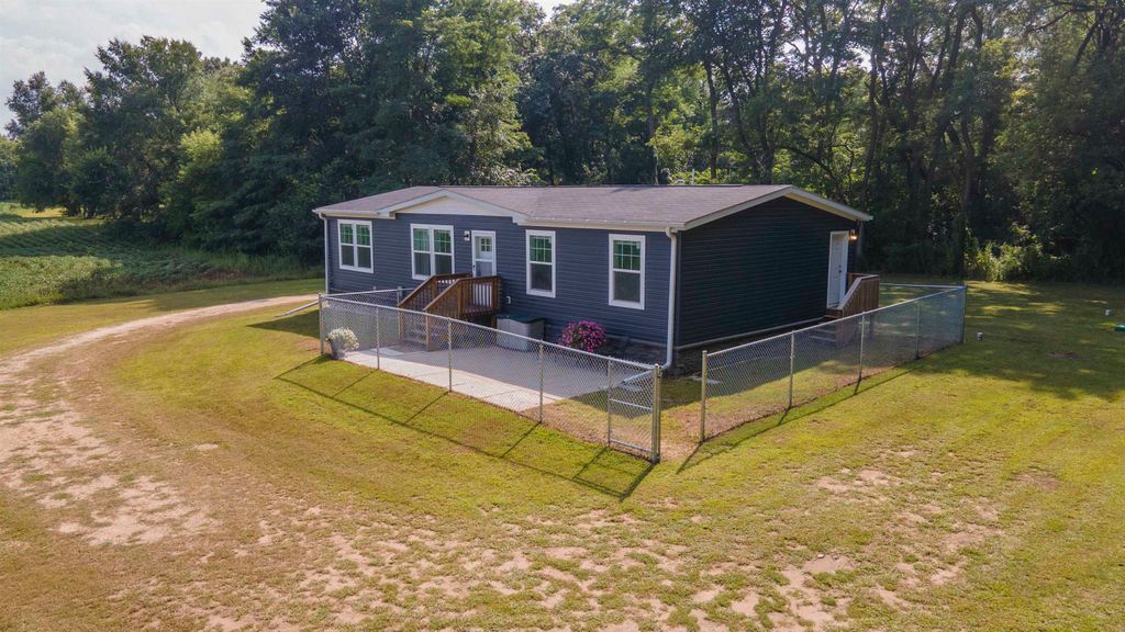 Photo for 626 N SEMROW Road, Coloma, WI 54930 (MLS # NE50313019)