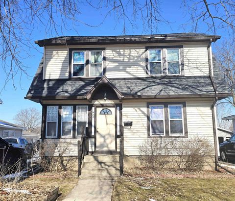 Photo of 422 Jackson Street, Waupun, WI 53963 (MLS # 2016524)