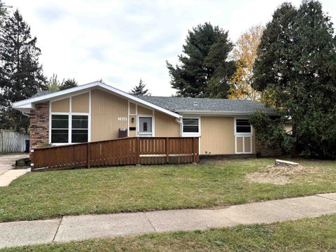 Photo of 1834 S Crosby Avenue, Janesville, WI 53546 (MLS # 2011190)