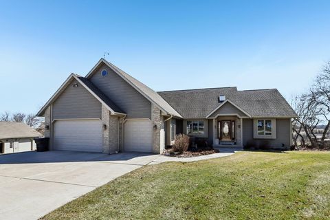 Photo of 978 N Dewey Avenue, Jefferson, WI 53549 (MLS # 2019397)