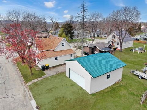 Photo of 1222 S 7th Street, Prairie Du Chien, WI 53821 (MLS # 2020362)
