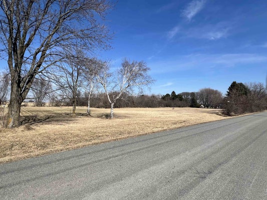 W8246 N CRYSTAL LAKE RD, BEAVER DAM, WI 53916 - Image a51bbf83d7ac8526563896ab00c3cfca/851264672