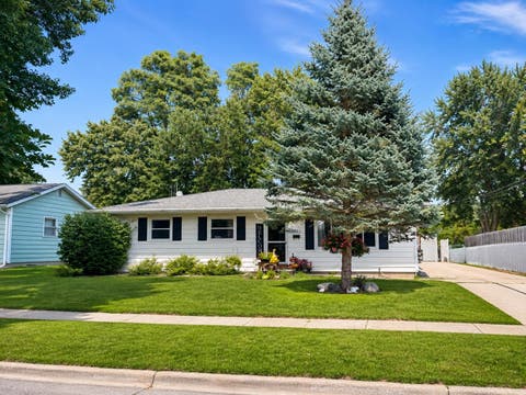 Photo of 1413 Garfield Avenue, Beloit, WI 53511 (MLS # 2030896)
