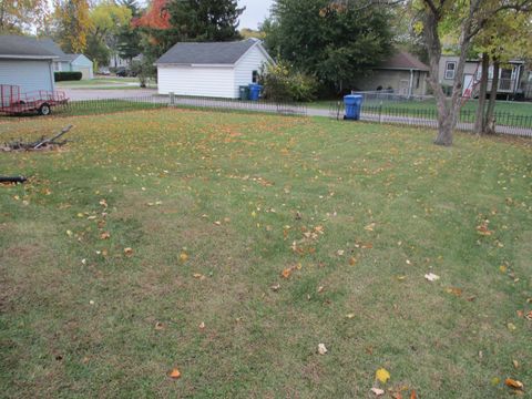 Tiny photo for 516 Elizabeth St Street, Baraboo, WI 53913 (MLS # 2013102)