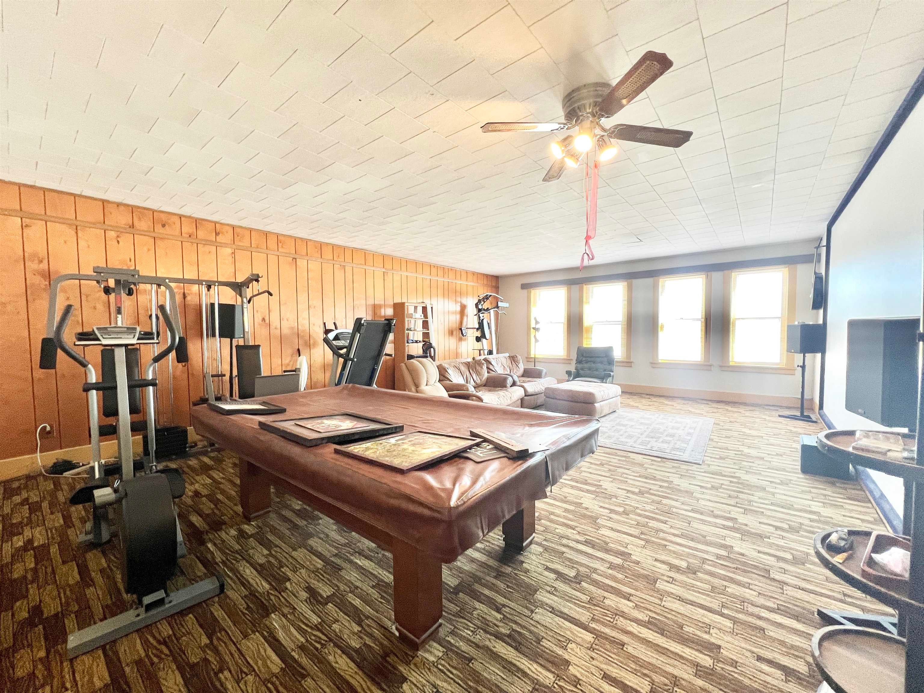 311 Parkview Drive - Photo 2