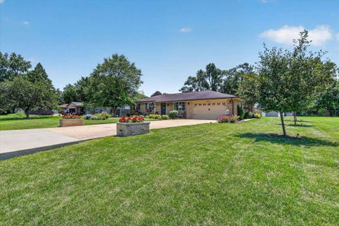 Photo of 2204 E Huebbe Parkway, Beloit, WI 53511 (MLS # 2027581)