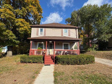 Photo of 1225 E Racine Street, Janesville, WI 53545 (MLS # 2011737)