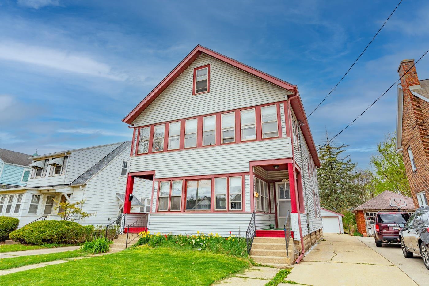 2318-2320 E Washington Avenue