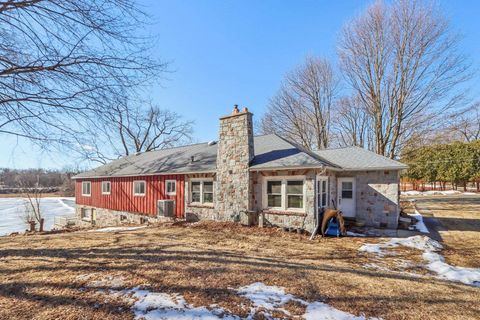 121 Lake Road, Portage, WI 53901 - #: 1994325